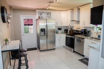 Light & Cozy House in Pompano Beach - BBQ, Patio, Parking, Pompano Beach (photo 3)