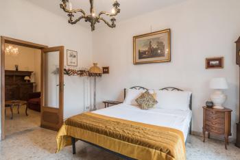 Warm apt in ancient building in Vatican-P S Pietro, Rome (photo 2)
