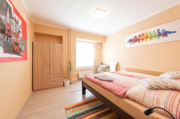 Cozy room at metro station, private bathroom, 9minutes oldtown, 15minutes airport, WiFi, Praha (fotografie 2)