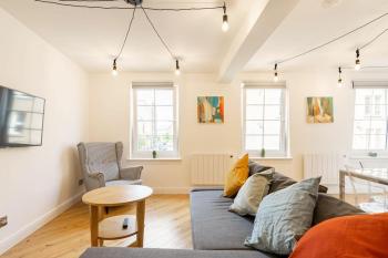 Central, Bright 2 Bed Flat, Edinburgh (photo 2)