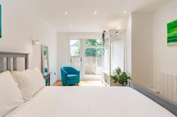 Central, Bright 2 Bed Flat, Edinburgh (photo 3)