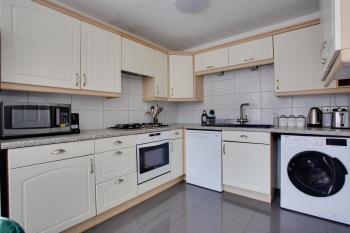 ST AUSTELL - Spacious Home, High Speed Wi-Fi, Free Parking, Garden, Swindon (zdjęcie 2)
