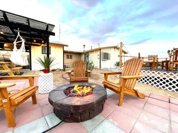 Stargazer Ranch - Tranquility on 2 acres with Large Private Pool, Fire Pit, Yoga Room, Telescope for Stargazing, BBQ, 50in Roku SmartTV, Yucca Valley (foto 3)