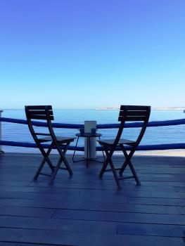 Chouette Cabanon sur la plage vue mer et terrasse privée, Marseille (photo 2)