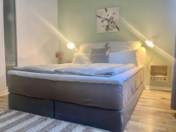 Living at Saarpartments -AdultsOnly- 2 Bedrooms, Kitchen - Business & Holiday Apartments for Long- and Short term Stay, 3 min to Train Station, Secure E-Bike Parking!, Saarbrücken (Foto 4)
