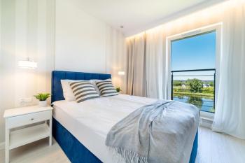 Belle View - 3pok, nawet 5 łóżek, piękny widok na rzekę, TV55 z Netflix i Max, parking, winda, Iława (foto 3)