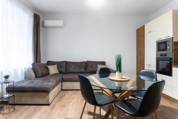Modern 2BD 2BA Designer Apartment - Prime Location by Flat Mаnager, Sofia (Foto 2)