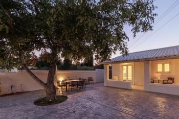 Walnut House - Peaceful Private Garden, Alepou (fotografie 3)