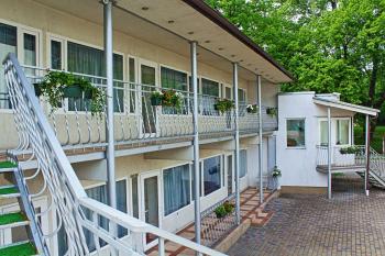 NB Hotel with Free Parking, Riga (photo 2)