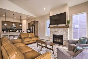 Townhome with Hot Tub Across From Ski Lifts!, Durango Mountain Resort (zdjęcie 3)