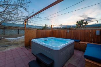 Tortoise Oasis - Hot tub, Shuffleboard, & More!, Yucca Valley (foto 4)