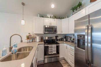Modern Decor & Style KING bed Wifi with Garage, Spokane (foto 4)