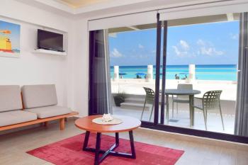 Ocean front Villa Marlin, best location in hotel zone #109, Cancún (foto 2)