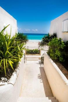Ocean front Villa Marlin, best location in hotel zone #109, Cancún (foto 4)