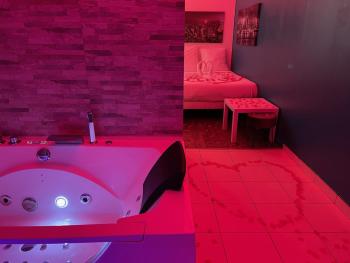 SPA Enzo Appartement avec Jacuzzi Privatif, Lione (foto 3)