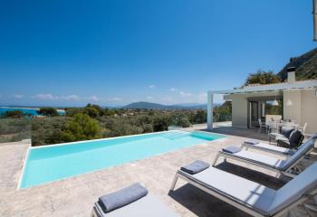 Villa Anthos - Fresh modern villa, pool, close to the beach, Città di Lefkada (foto 2)