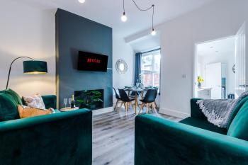 Spacious 4-bed house in Crewe by 53 Degrees Property, ideal for Business & Contractors - Sleeps 7, Crewe (foto 2)