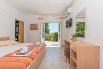 Apartments by the sea Brela, Makarska - 20186, Brela (Brella) (foto 2)