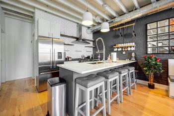 Top Floor in the Heart of West Town! Perfect for Any Group and PET FRIENDLY! apts, Chicago (photo 2)