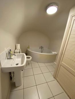 Stylish Maisonette and Studio in Victoria, London (photo 3)