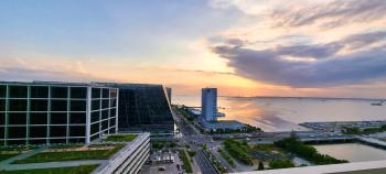 Luxury Seaside Sunset View at SM Mall of Asia with free parking, Manila (photo 2)