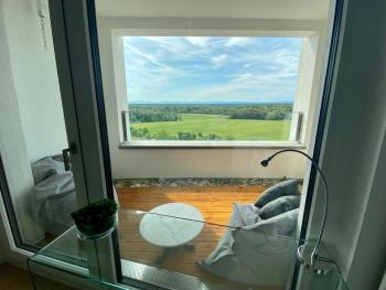 ALPEN-PANORAMA SUITE - Einzigartige Privatsuite hoch über München, 12tes OG, Alpenblick, Loggia, Whirlpool, 15 Minuten zum Zentrum, Ruhe und Erholung in der Stadt München für privat und geschäftlich Reisende, Munich (photo 2)