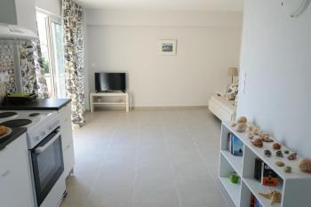Beautiful seaside studio with amazing view, Афины (фото 3)