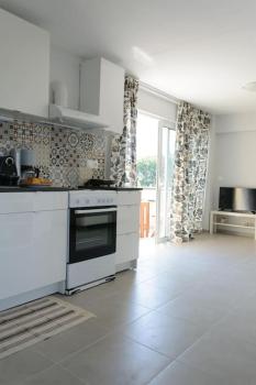 Beautiful seaside studio with amazing view, Афины (фото 4)
