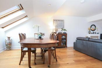 Luxury 3 Bed Royal Mile Apartment, Edinburgh (photo 4)
