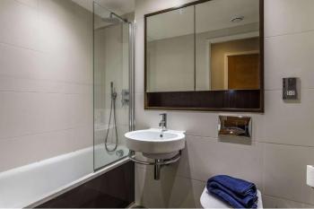 Private Room Available in Spacious High Rise Apartment with Park & City View, Dublin (zdjęcie 4)