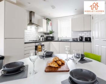 Modern Townhouse - Free Gated Parking - City Centre - 5 ! By Hinkley Homes Short Lets & Serviced Accommodation, Liverpool (photo 4)