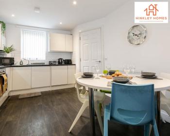 Modern Townhouse - Free Gated Parking - City Centre - 5 ! By Hinkley Homes Short Lets & Serviced Accommodation, Liverpool (photo 5)