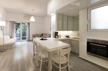 Artistic apartment next to everything, Atény (fotografie 2)