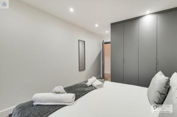 FREE PARKING - Stylish Three Bedroom Apartment by London ExCeL, Londyn (zdjęcie 5)