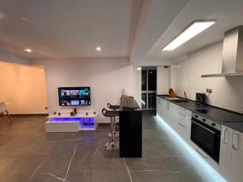 Apartamento espacioso de diseño a 3 min RENFE con Parking Privado, Córdoba (fotografie 3)