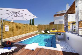 Villa Aada - moderne Komfortvilla mit eigenem Pool, Loutra (fotografie 4)