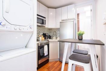 24-17 Renovated Studio Prime Location WD, New York (photo 3)