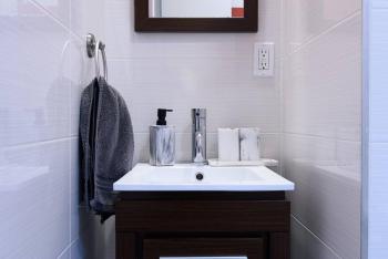 24-17 Renovated Studio Prime Location WD, New York (photo 5)
