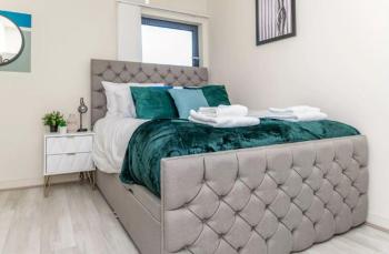 Stunning Glasgow Apartment Sleeps 10 - Parking - Balcony, Glasgow (photo 2)