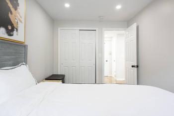 350-2A Prime gramercy Newly renovated 1BR sleeps 4, New York (photo 4)