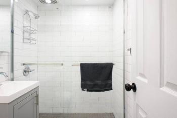 350-2A Prime gramercy Newly renovated 1BR sleeps 4, New York (photo 5)