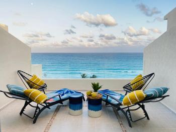 Beachfront Three-Story Coastal Penthouse, 3BR-3BA, Cancún (zdjęcie 2)