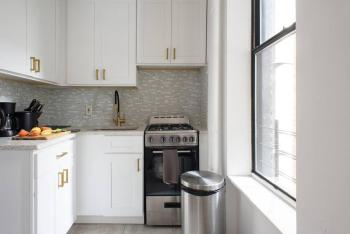 428-3R Spacious Prime Midtown 2BR Newly furnished, New York (photo 2)