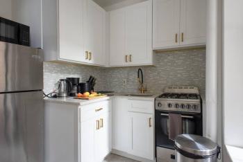 428-3R Spacious Prime Midtown 2BR Newly furnished, New York (photo 4)