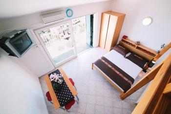 Studio Apartment in Duce with Sea View, Terrace, Air Conditioning, WiFi 4167-6, Duće (zdjęcie 2)