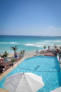Estudio 4 sobre playa, alberca, gimnasio, jacuzzi, Cancún (foto 2)
