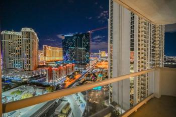 MGM Signature Towers, Balcony Suite, Strip View - NO RESORT FEES!, Las Vegas (photo 2)