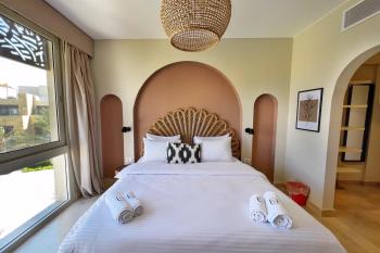 Spectacular & Soaring 2 BDR w Private Rooftop Jacuzzi & Beach Access, Hurghada (foto 2)