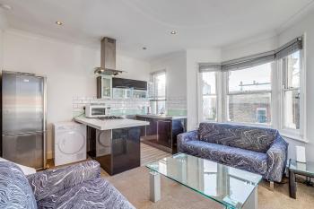 Lovely place, perfect for family and business travellers ideally located between the commons, London (photo 2)