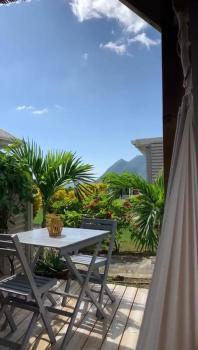 studio cosi, jardin privé, vue magique depuis piscine à débordement de la résidence, Le Diamant (photo 5)